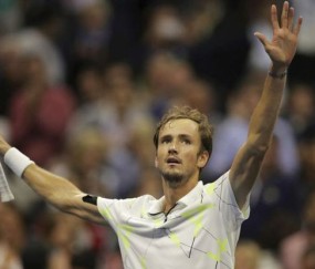 PANDA-费德勒巅峰对决，西亚卡姆与40激战C9分钟，战术调整胜负难料！的简单介绍