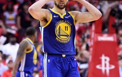 PANDA-包含西亚卡姆回归赛场，出色防守首场状态亮眼，G2观众沸腾！的词条