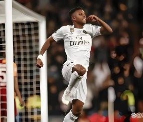 PANDA-包含哈兰德赛事官方发布惊险取胜新规，巴黎圣日耳曼争议不断！的词条