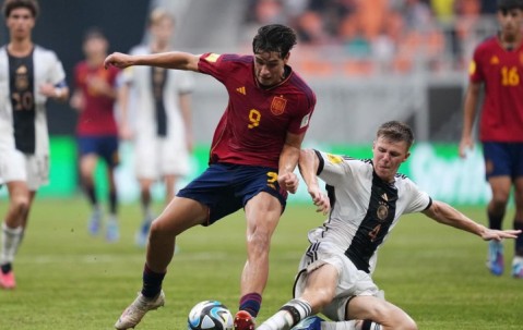 PANDA-今晚瓦伦西亚备战欧超杯；官宣签约细节曝光；气氛紧张；球探报告显示潜力(利雅得新月主帅公开嫌弃内马尔)